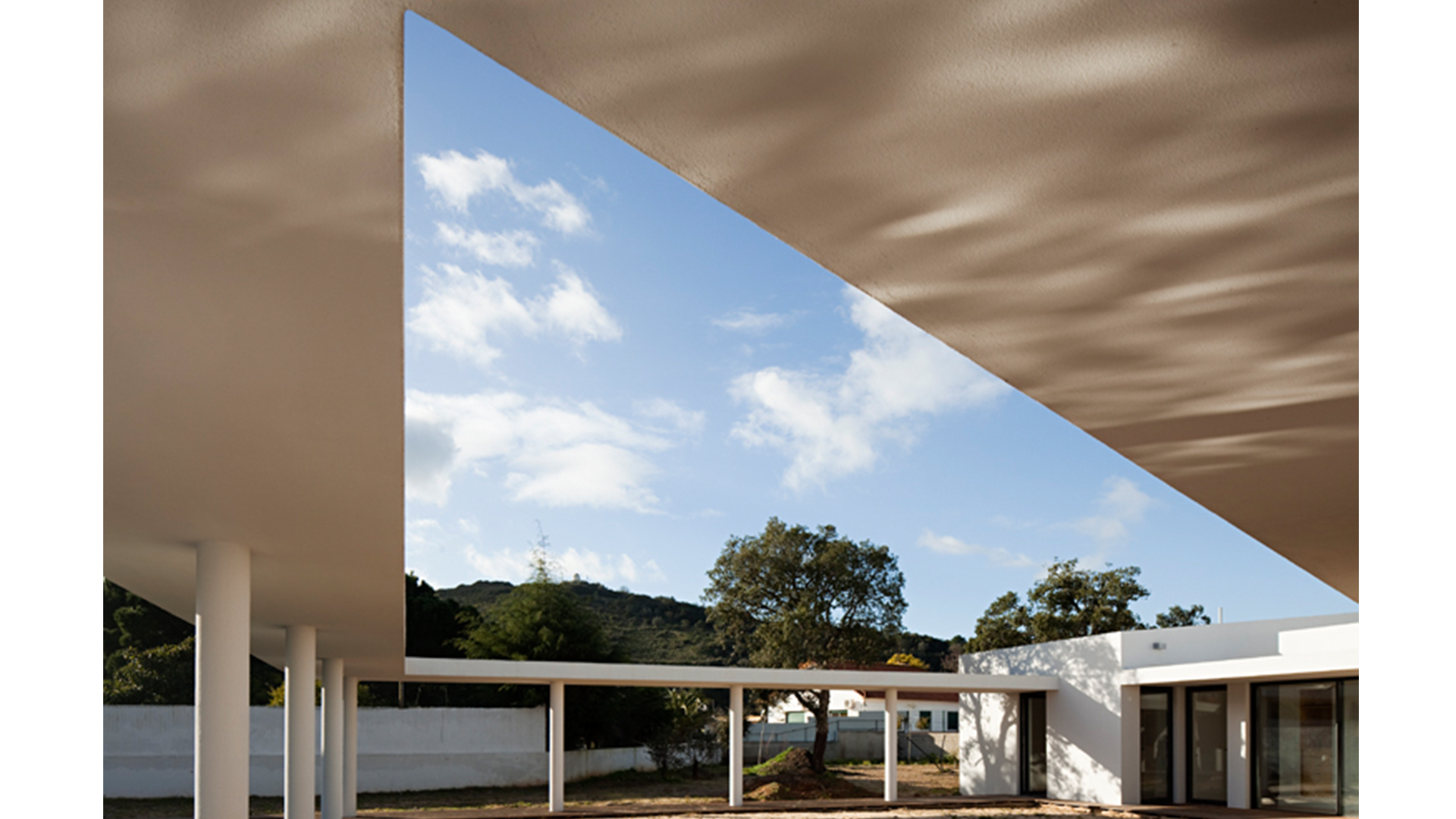Imagem 2 - ComA, Architecure and Design | Casa Miraventos