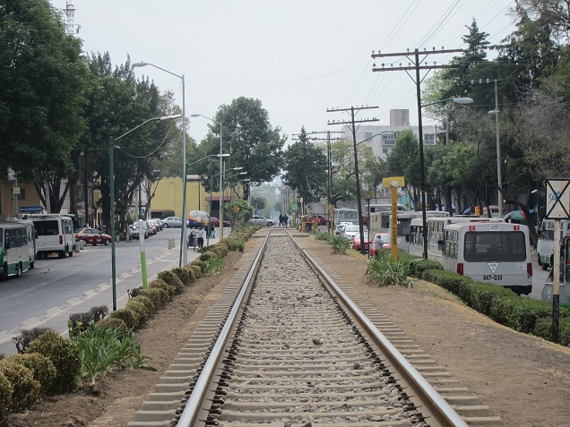 Parque urbano na linha ferrovi&aacute;ria de Cuernavaca