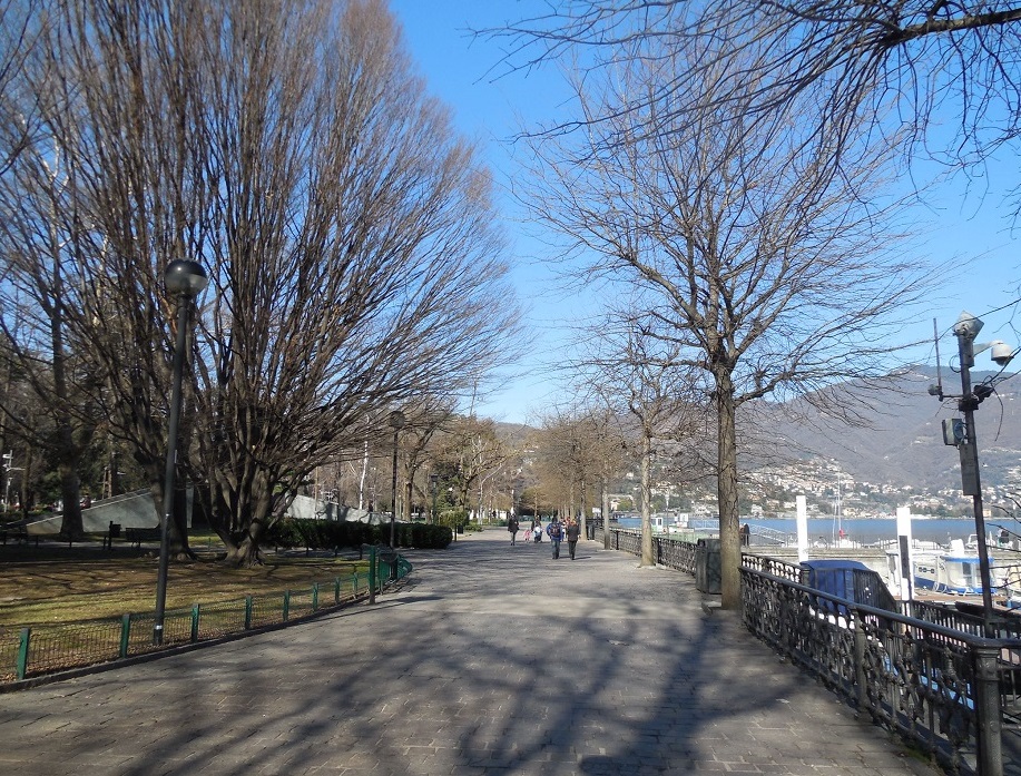Requalifica&ccedil;&atilde;o dos jardins do lago em Como, It&aacute;lia