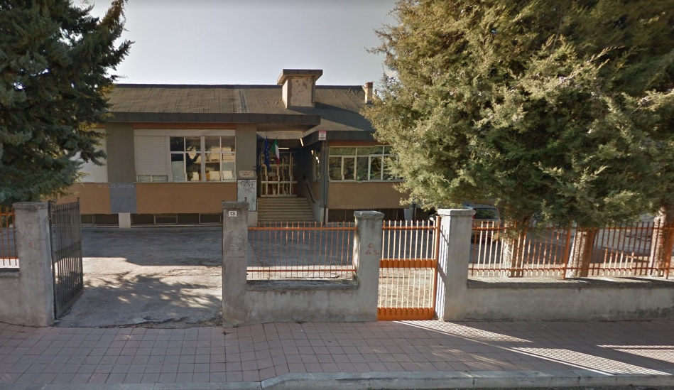 Nova escola em San Benedetto dei Marsi, It&aacute;lia