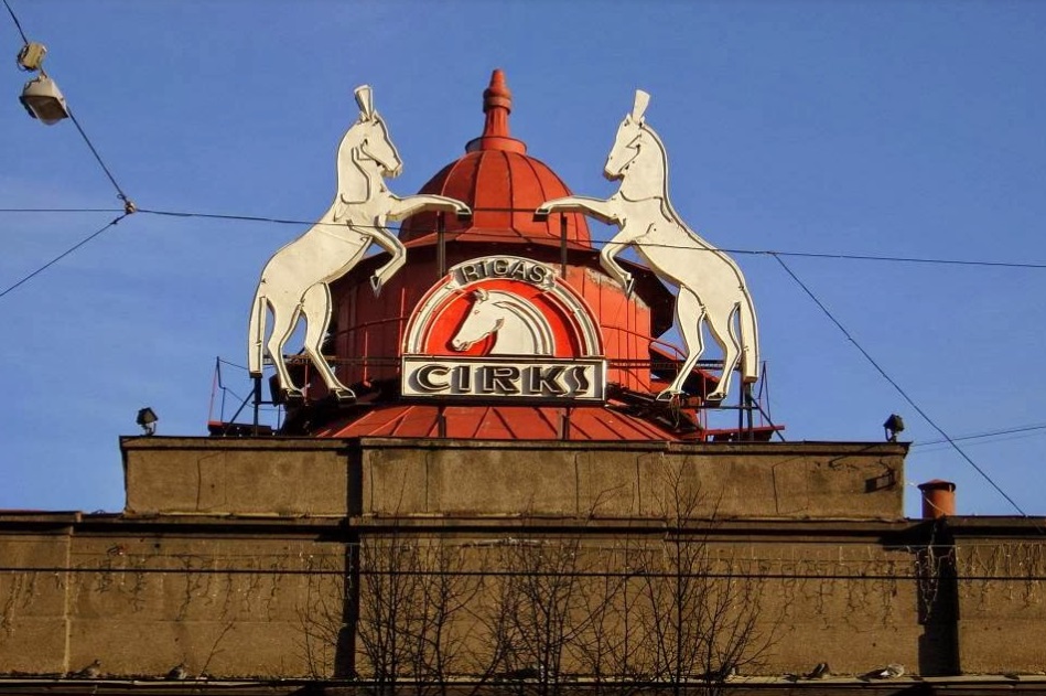 Remodela&ccedil;&atilde;o e amplia&ccedil;&atilde;o de edif&iacute;cio hist&oacute;rico em Riga, Let&oacute;nia