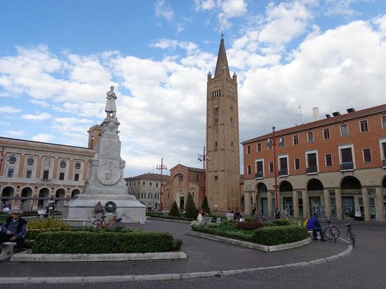 Requalifica&ccedil;&atilde;o de pra&ccedil;a em Forl&igrave;, It&aacute;lia