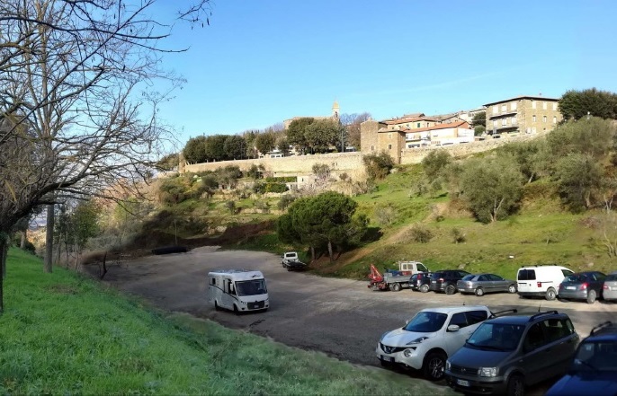Centro escolar e c&iacute;vico em Montalcino, It&aacute;lia