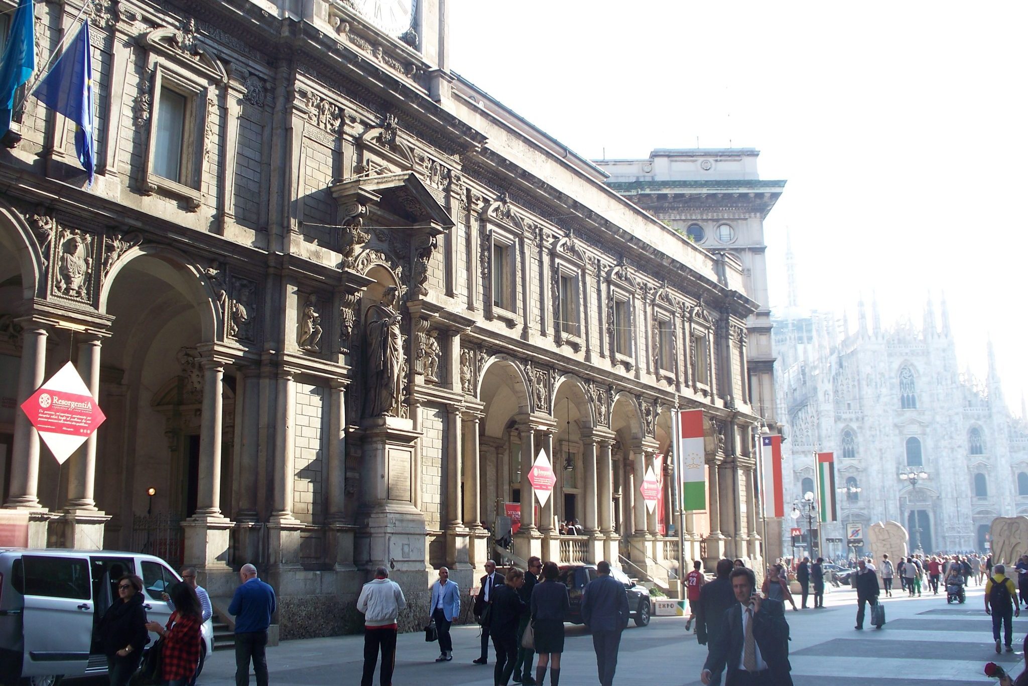 Requalifica&ccedil;&atilde;o do pal&aacute;cio Affari ai Giureconsulti, Mil&atilde;o