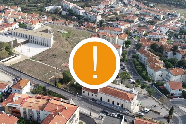 Pra&ccedil;a do Rossio de Porto Salvo, Oeiras - ANALISADO