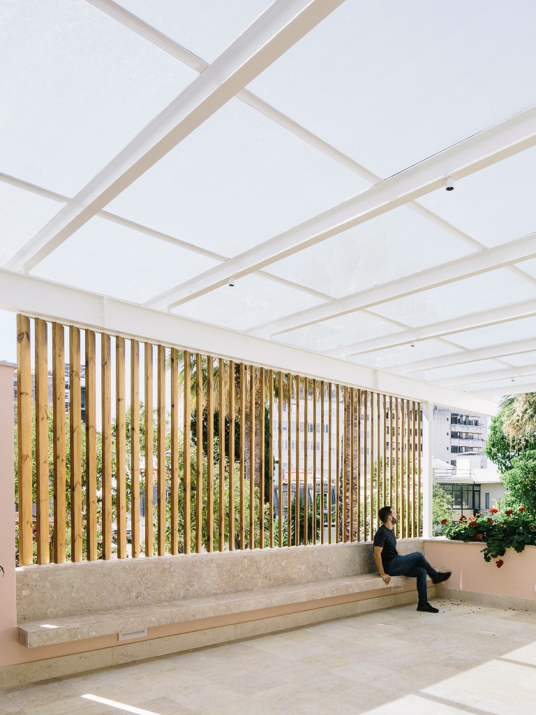 Imagem 2 - Remodela&ccedil;&atilde;o de Terra&ccedil;o da Embaixada da Su&iacute;&ccedil;a 