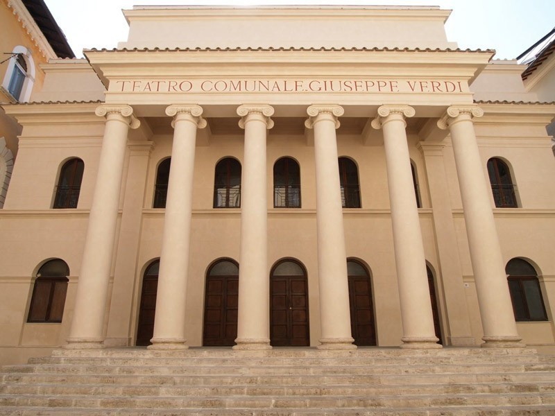 Reabilita&ccedil;&atilde;o do teatro Giuseppe Verdi em Terni, It&aacute;lia