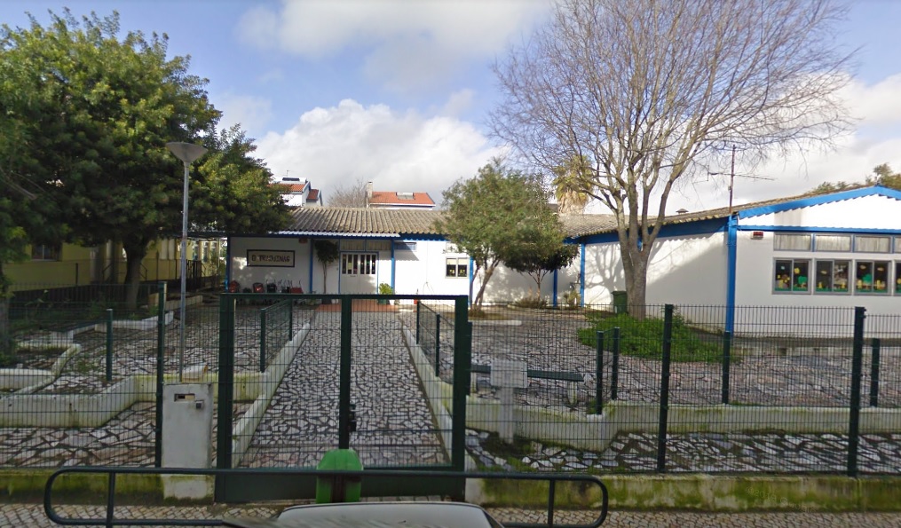 Centro de inf&acirc;ncia em Queijas, Oeiras - ANALISADO