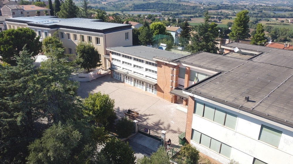 Escola secund&aacute;ria em Petriolo, It&aacute;lia