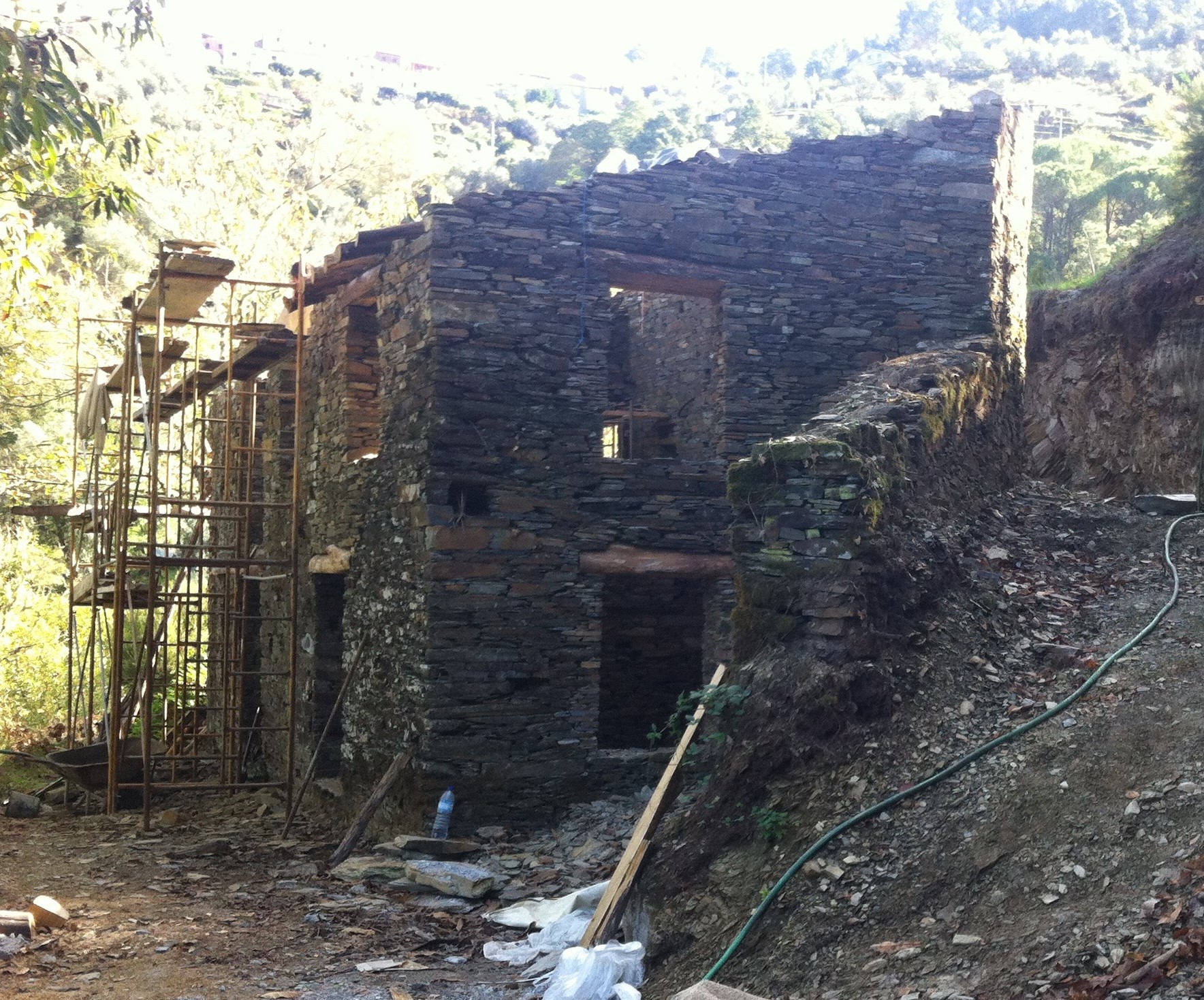 Imagem 4 - Reabilita&ccedil;&atilde;o de habita&ccedil;&atilde;o Unifamiliar de xisto 