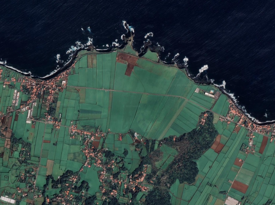 AN&Aacute;LISE &ndash; 24 moradias em Fenais da Luz, Ponta Delgada