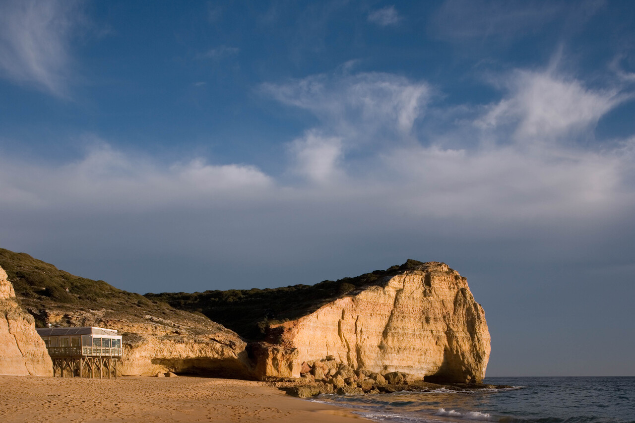 Imagem 1 - Apoio de praia dos Caneiros